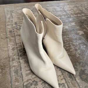 White Vince Camuto booties sz 10